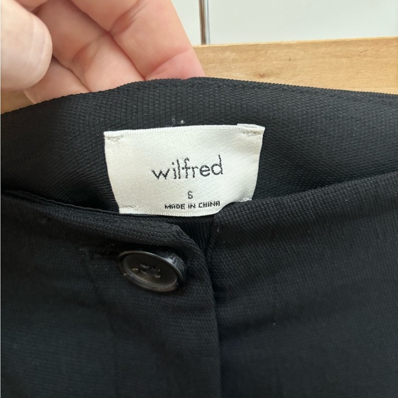 Aritzia Wilfred High Waisted Black Shorts - Picture 3 of 4